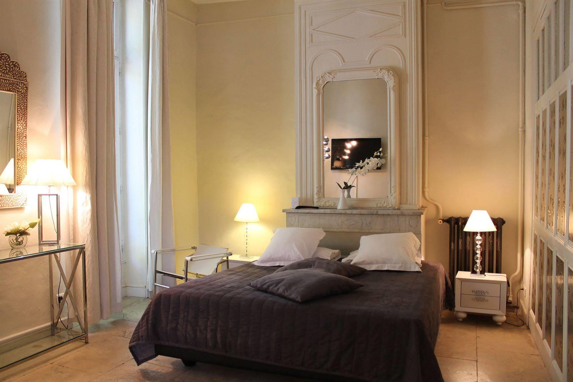 Royal Hotel Nîmes Kültér fotó